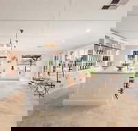 1813 Cellar Door - Hotels Melbourne