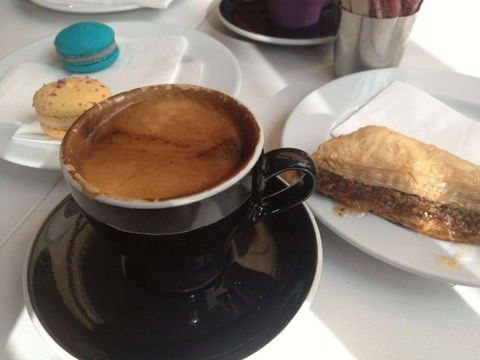 Strawberry Thief Patisserie - Hotels Melbourne 0