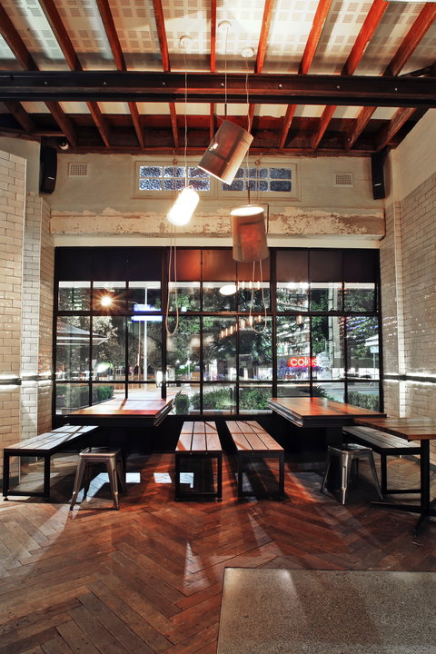 Public Bar - Hotels Melbourne 1