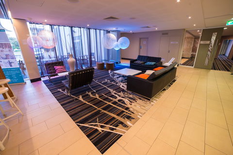 Q Cafe - Hotels Melbourne 2