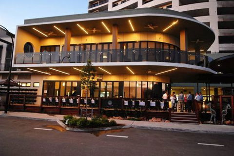 Q Bar & Brasserie On The Avenue - Hotels Melbourne 1