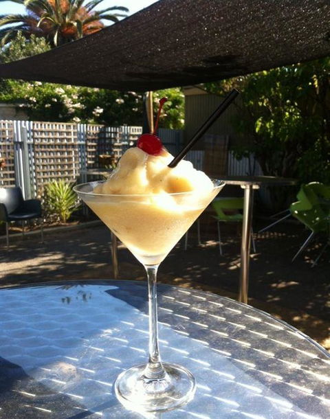 Mischief And Mayhem Wine Lounge - Hotels Melbourne 9