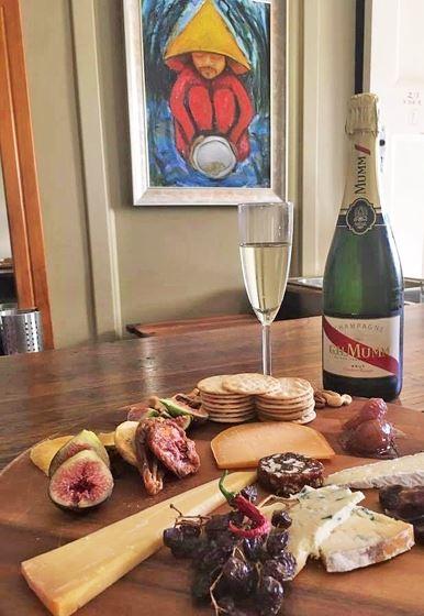 Mischief And Mayhem Wine Lounge - Hotels Melbourne 3