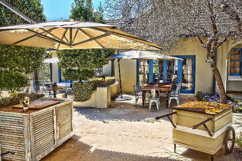Katers Larder - Hotels Melbourne 0