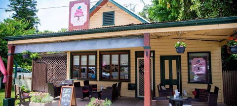 Miss Nellie's Cafe - Hotels Melbourne 1