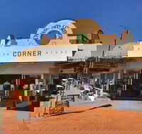 Corner Coffee Window - Hotels Melbourne