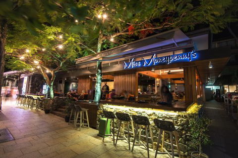 Miss Moneypenny’s - Hotels Melbourne 0
