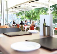 The Main Cafe - Hotels Melbourne
