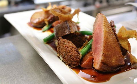 Meze Me Grove - Hotels Melbourne 1