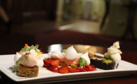 Meze Me Grove - Hotels Melbourne 8