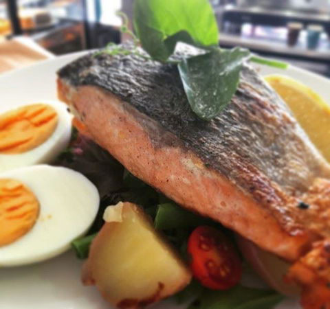 The Empire Cafe - Hotels Melbourne 9