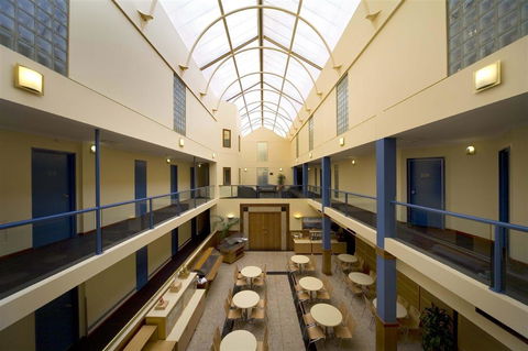 Capital Executive Apt Hotel Canberra - Hotels Melbourne 1