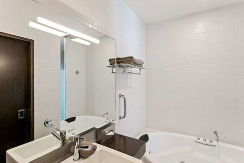 Quality Inn Heritage on Lydiard - Hotels Melbourne 7