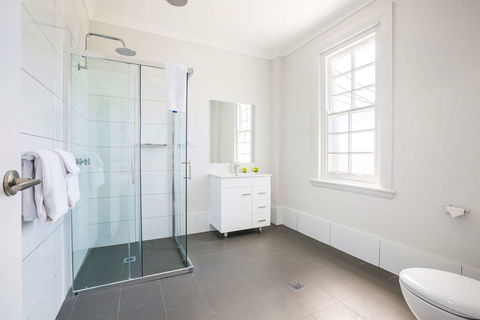 Nightcap at Regents Park Hotel - Hotels Melbourne 1