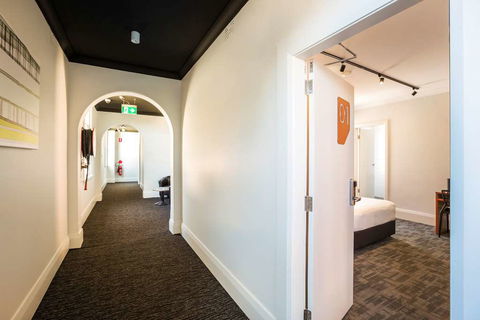 Nightcap at Regents Park Hotel - Hotels Melbourne 6