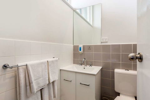 Nightcap at Ashley Hotel - Hotels Melbourne 1