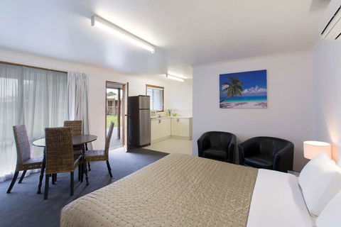 Best Western Colonial Village Motel - Hotels Melbourne 1