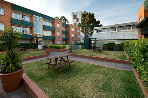 APX Apartments Parramatta - Hotels Melbourne 3
