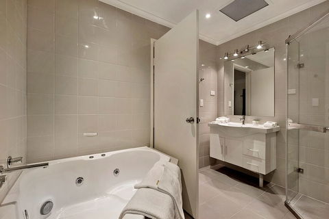 Best Western Plus The Buckingham Inn - Hotels Melbourne 3