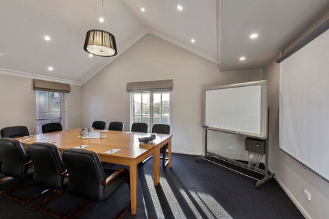 Best Western Plus The Buckingham Inn - Hotels Melbourne 7