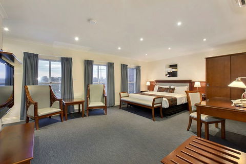 Best Western Plus The Buckingham Inn - Hotels Melbourne 11