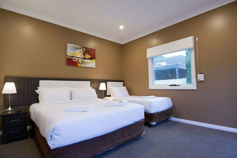 Best Western Plus The Buckingham Inn - Hotels Melbourne 13