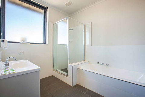 Nightcap At St Albans Hotel - Hotels Melbourne 2
