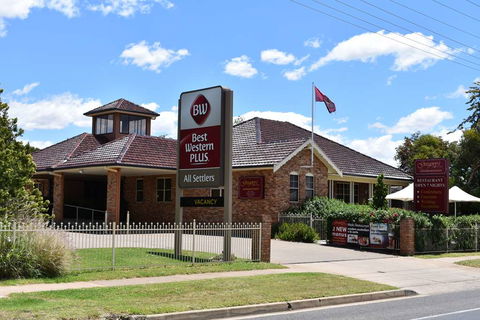 Best Western Plus All Settlers Motor Inn - Hotels Melbourne 0
