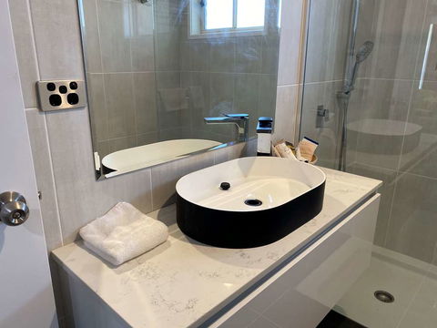 Best Western Plus All Settlers Motor Inn - Hotels Melbourne 2