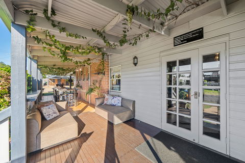 Ambassador On Ruthven Motel - Hotels Melbourne 1