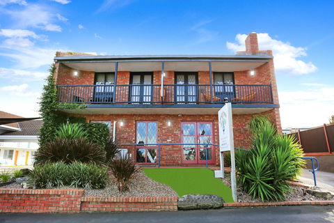 Tudor Motor Inn - Hotels Melbourne 0