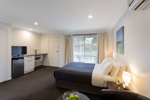 Best Western Colonial Village Motel - Hotels Melbourne 2