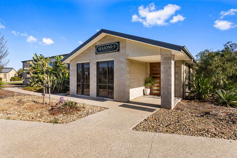 Quality Suites Point Cook Seasons 5 - Hotels Melbourne 1