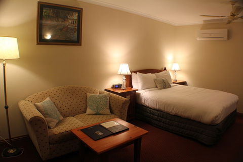 Gateway On Monash - Hotels Melbourne 2