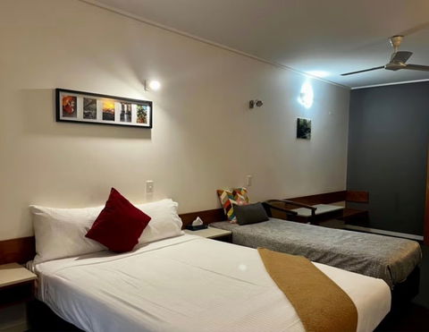 Ayr Traveller's Motel - Hotels Melbourne 1