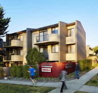 Manuka Park Serviced Apartments - Hotels Melbourne