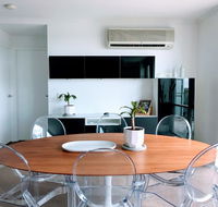 Staying Places - The Avenue - Hotels Melbourne