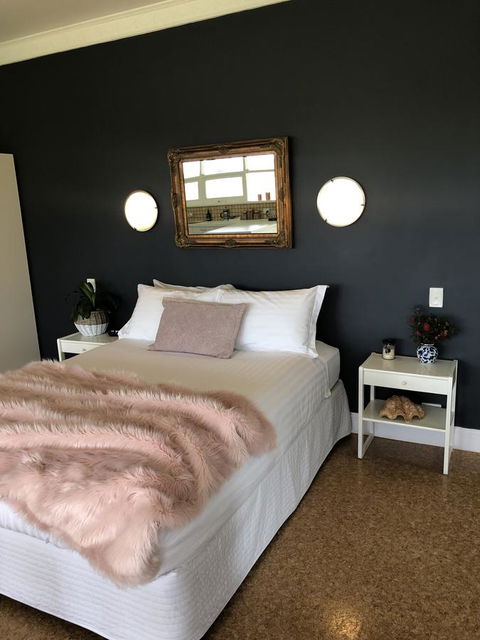 The Lake House Retreat - Hotels Melbourne 3