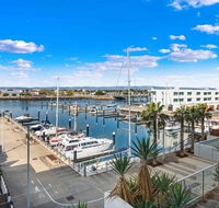 Port Adelaide Executive Waterfront Apartment - Hotels Melbourne