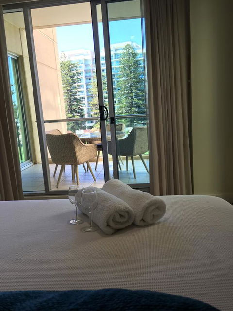Beachside Luxury Apartments One & Two Bedroom In Beachfront Oaks Pier Building - Hotels Melbourne 24