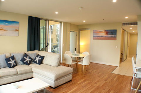 Beachside Luxury Apartments One & Two Bedroom In Beachfront Oaks Pier Building - Hotels Melbourne 5