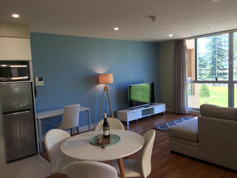 Beachside Luxury Apartments One & Two Bedroom In Beachfront Oaks Pier Building - Hotels Melbourne 19