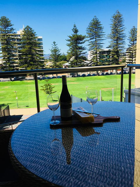 Beachside Luxury Apartments One & Two Bedroom In Beachfront Oaks Pier Building - Hotels Melbourne 26
