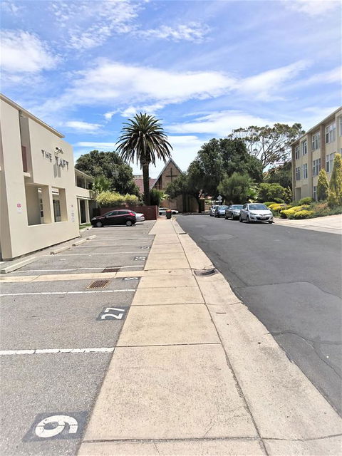 Hi 5 Glenelg Studio Apartment - Hotels Melbourne 16