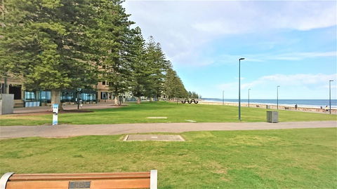 Hi 5 Glenelg Studio Apartment - Hotels Melbourne 25