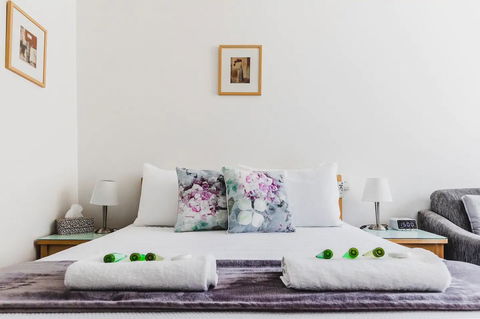 Hi 5 Glenelg Studio Apartment - Hotels Melbourne 1