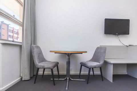 Hi 5 Glenelg Studio Apartment - Hotels Melbourne 4