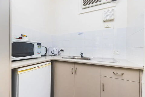 Hi 5 Glenelg Studio Apartment - Hotels Melbourne 7