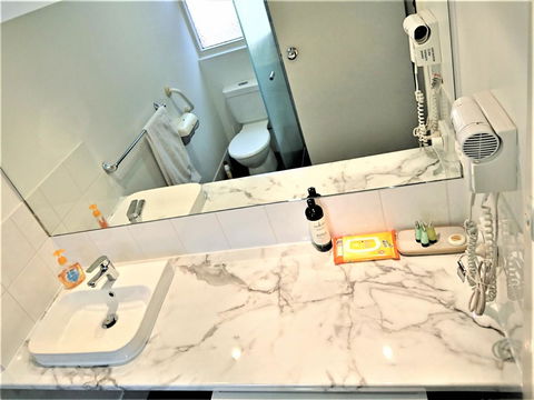 Hi 5 Glenelg Studio Apartment - Hotels Melbourne 5
