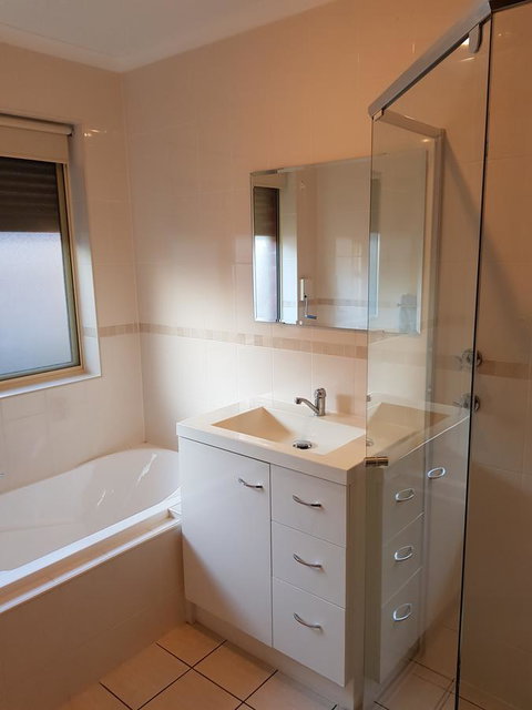 Frog Song At Willunga - Hotels Melbourne 5